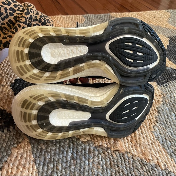 Black Adidas Ultraboost - Picture 3 of 4